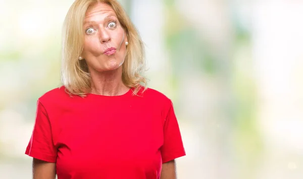 Medelålders Blond Kvinna Över Isolerade Bakgrund Gör Fisk Ansikte Med — Stockfoto
