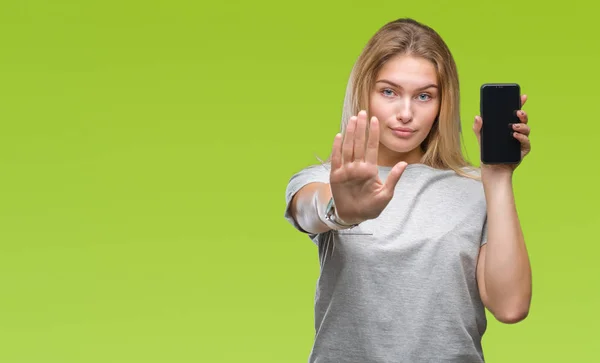 Jonge Kaukasische Vrouw Weergegeven Scherm Van Smartphone Geïsoleerde Achtergrond Met — Stockfoto