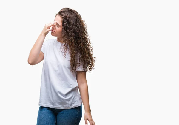 Mooie Brunette Krullend Haar Jong Meisje Dragen Casual Shirt Geïsoleerde — Stockfoto