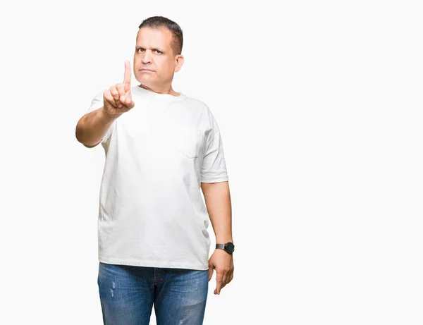 Media Edad Árabe Hombre Wearig Camiseta Blanca Sobre Fondo Aislado — Foto de Stock