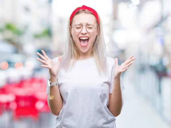 Mladá Blond Žena Nosí Brýle Nad Izolované Pozadí Slaví Crazy — Stock fotografie