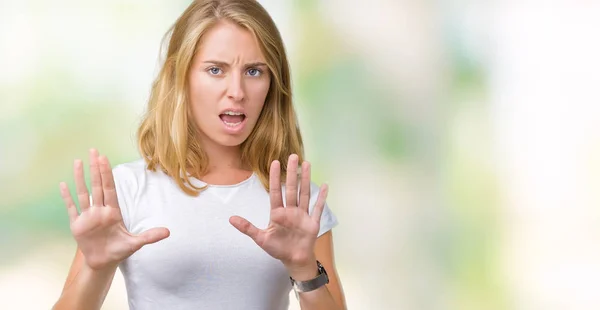 Mooie Jonge Vrouw Dragen Casual Wit Shirt Geïsoleerde Achtergrond Bang — Stockfoto