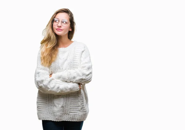 Junge Schöne Blonde Frau Trägt Winterpullover Und Sonnenbrille Über Isoliertem — Stockfoto