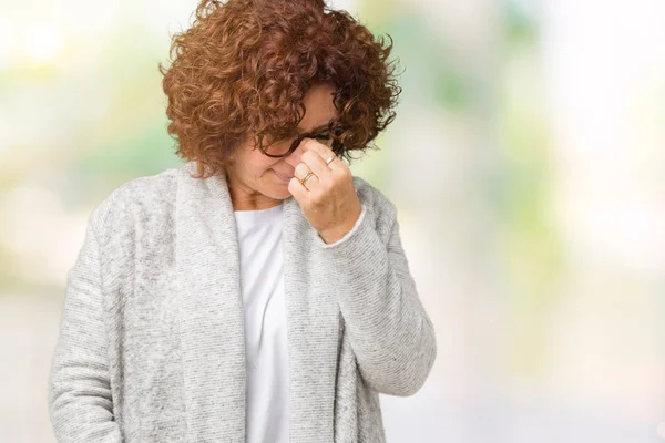 Bella Donna Anziana Mezza Età Indossa Giacca Occhiali Sfondo Isolato — Foto Stock