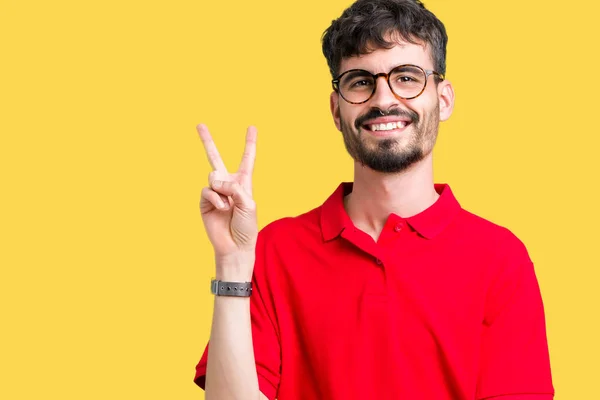 Jovem Homem Bonito Usando Óculos Sobre Fundo Isolado Sorrindo Com — Fotografia de Stock