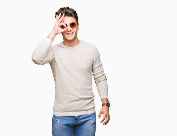 Jovem Bonito Homem Vestindo Óculos Sol Sobre Isolado Fundo Fazendo — Fotografia de Stock