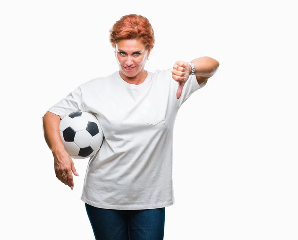 Atrractive Anziana Donna Rossa Caucasica Tenendo Palla Calcio Sfondo Isolato — Foto Stock