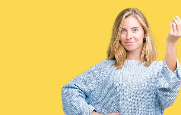 Wanita Muda Cantik Mengenakan Sweater Biru Atas Latar Belakang Yang — Stok Foto