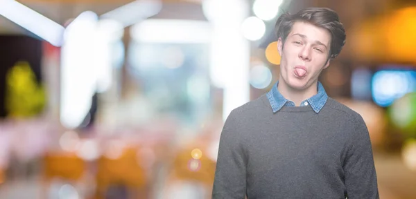 Joven Hombre Elegante Guapo Sobre Fondo Aislado Que Sobresale Lengua —  Fotos de Stock