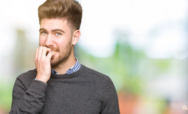 Jeune Homme Élégant Beau Air Stressé Nerveux Avec Les Mains — Photo