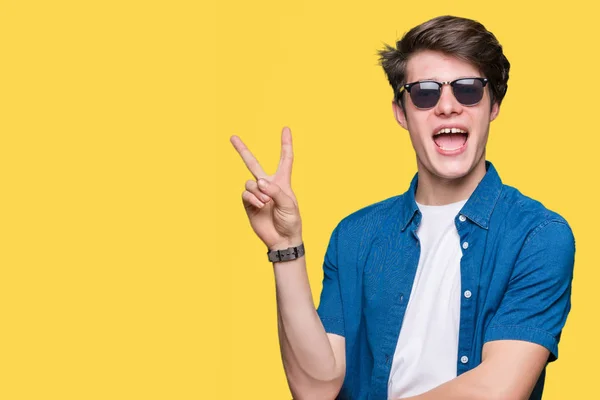 Young Handsome Man Wearing Sunglasses Isolated Background Smiling Happy Face — Stock Photo, Image