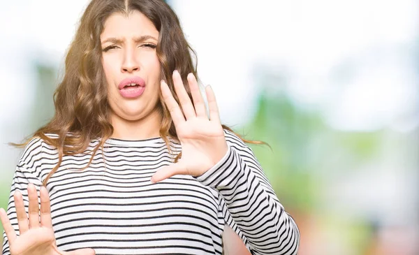 Junge Schöne Frau Streifen Pullover Angst Und Angst Mit Angst — Stockfoto