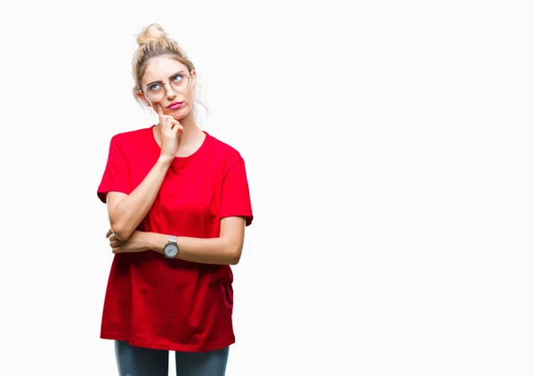 Jonge Mooie Blonde Vrouw Dragen Rode Shirt Glazen Geïsoleerd Achtergrond — Stockfoto