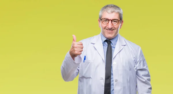 Schöner Oberarzt Wissenschaftler Professioneller Mann Mit Weißem Mantel Über Isoliertem — Stockfoto