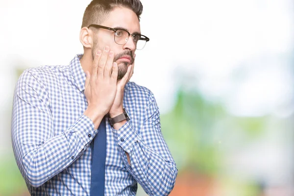 Giovane Uomo Affari Con Gli Occhiali Sfondo Isolato Mani Stanche — Foto Stock