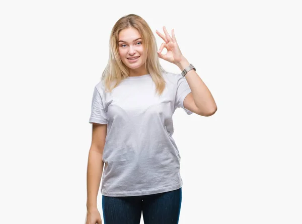 Mujer Caucásica Joven Sobre Fondo Aislado Sonriendo Positiva Haciendo Signo — Foto de Stock