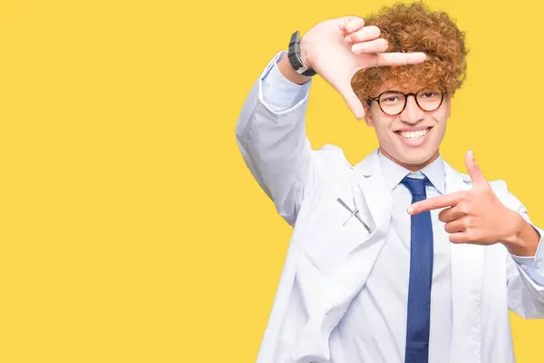 Ung Vacker Forskare Man Bär Glasögon Leende Gör Ram Med — Stockfoto