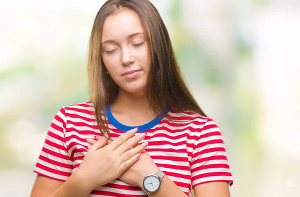 Jonge Kaukasische Mooie Vrouw Geïsoleerde Achtergrond Glimlachend Met Handen Borst — Stockfoto