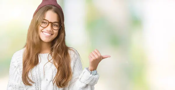 Joven Hermosa Morena Hipster Mujer Con Gafas Sombrero Invierno Sobre — Foto de Stock