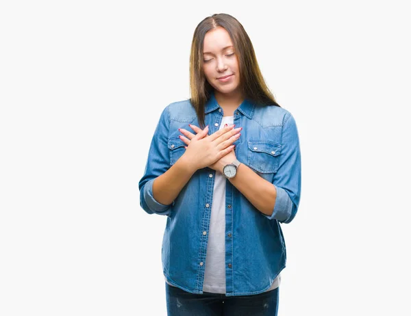 Jonge Kaukasische Mooie Vrouw Geïsoleerde Achtergrond Glimlachend Met Handen Borst — Stockfoto