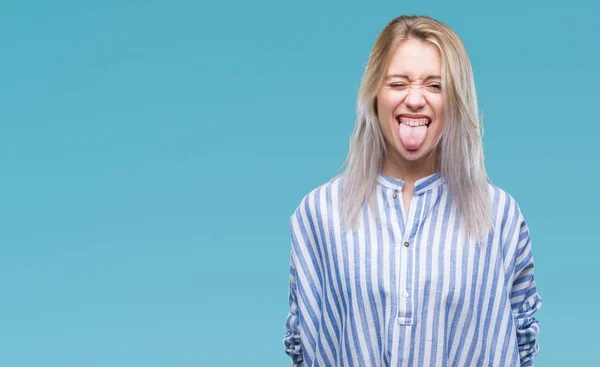 Jovem Mulher Loira Sobre Fundo Isolado Furando Língua Feliz Com — Fotografia de Stock