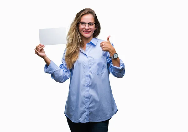 Jonge Mooie Blonde Zakenvrouw Met Lege Kaart Geïsoleerd Achtergrond Blij — Stockfoto