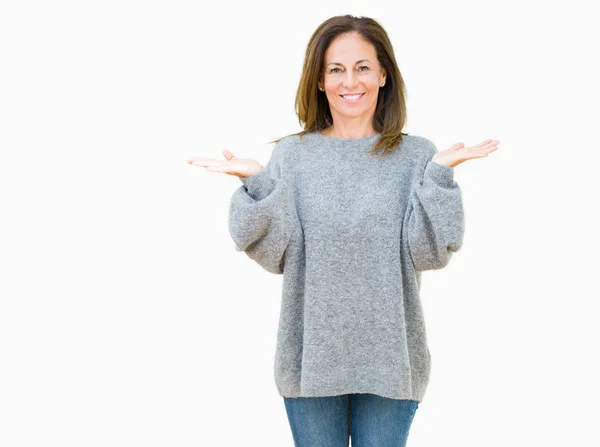 Mulher Meia Idade Bonita Vestindo Camisola Inverno Sobre Fundo Isolado — Fotografia de Stock