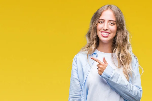 Linda Jovem Loira Sobre Fundo Isolado Alegre Com Sorriso Rosto — Fotografia de Stock