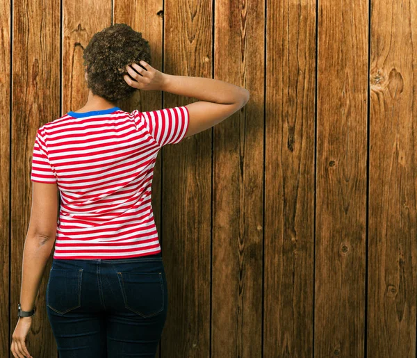 Mooie Jonge African American Vrouw Het Dragen Van Bril Geïsoleerde — Stockfoto