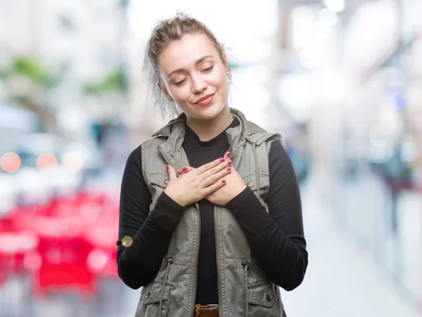 Jonge Blonde Vrouw Geïsoleerde Achtergrond Glimlachend Met Handen Borst Met — Stockfoto