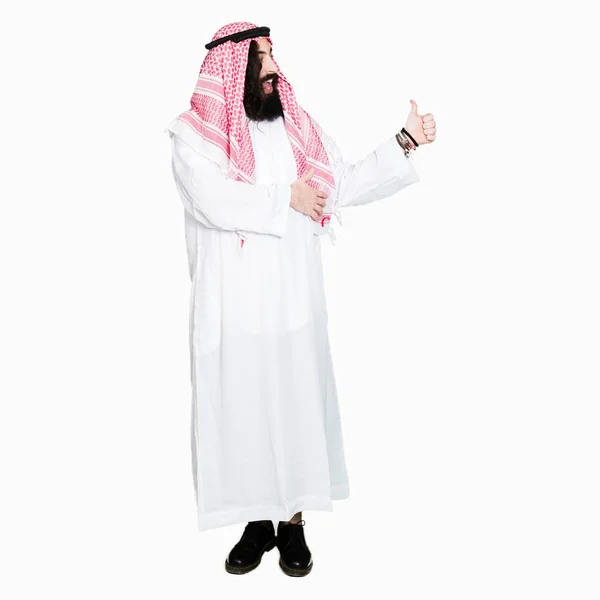 Arabian Affärsman Med Långt Hår Bär Traditionella Huvudbonaden Scarf Ser — Stockfoto