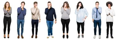 Kolaj insanlar üzerinde beyaz bir arka plan bir şey pis ve iğrenç kokulu, dayanılmaz koku, holding nefes burun parmaklar ile izole. Kötü kokuyor kavramı.