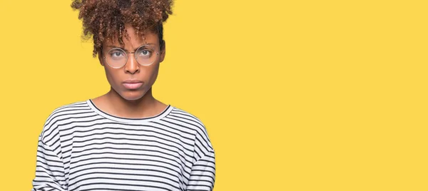 Piękne Młode African American Kobieta Powodu Problemu Okularach Białym Tle — Zdjęcie stockowe