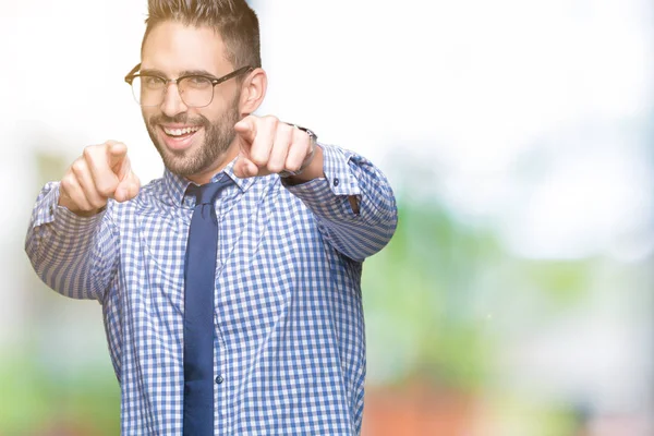 Junger Geschäftsmann Mit Brille Über Isoliertem Hintergrund Der Mit Den — Stockfoto