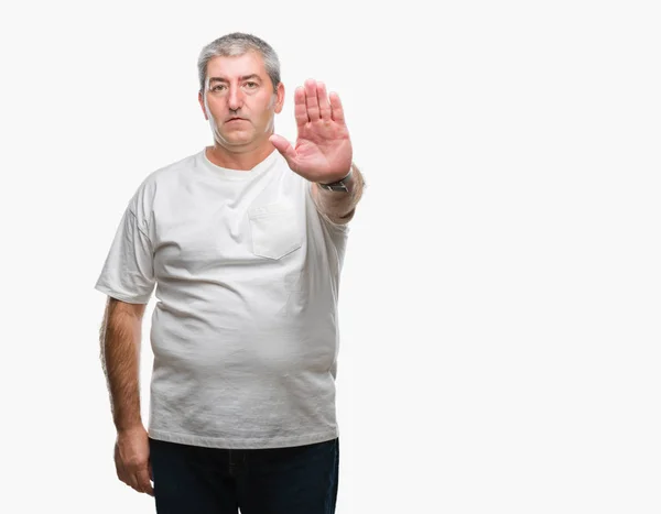 Przystojny Starszy Mężczyzna Białym Tle Robi Stop Śpiewać Dłoni Ostrzeżenie — Zdjęcie stockowe