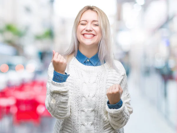 Mladá Blond Žena Nosí Zimní Svetr Izolované Pozadí Velmi Šťastný — Stock fotografie