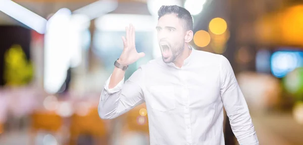 Jovem Homem Negócios Sobre Fundo Isolado Gritando Gritando Alto Para — Fotografia de Stock