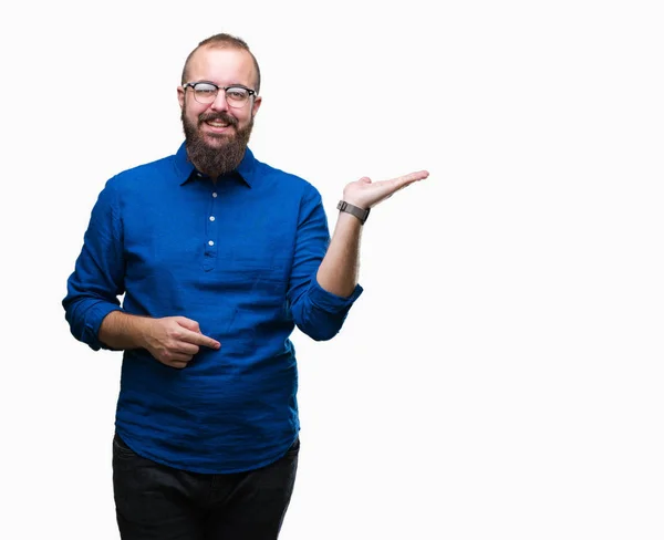 Joven Hombre Hipster Caucásico Con Gafas Sobre Fondo Aislado Sonriendo — Foto de Stock