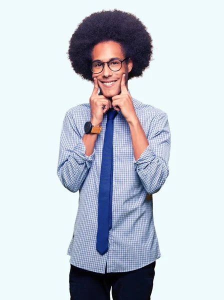 Jovem Homem Negócios Afro Americano Com Cabelo Afro Usando Óculos — Fotografia de Stock