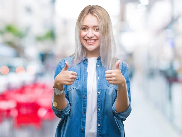 Mladá Blond Žena Nad Izolované Pozadí Úspěch Znamení Dělá Pozitivní — Stock fotografie