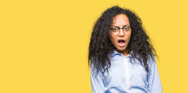 Joven Chica Negocios Hermosa Con Pelo Rizado Con Gafas Cara — Foto de Stock