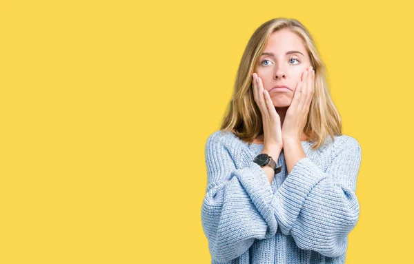 Mulher Bonita Vestindo Camisola Azul Sobre Fundo Isolado Mãos Cansadas — Fotografia de Stock