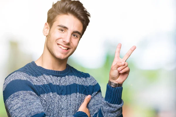 Joven Hombre Guapo Sobre Fondo Aislado Sonriendo Con Cara Feliz — Foto de Stock