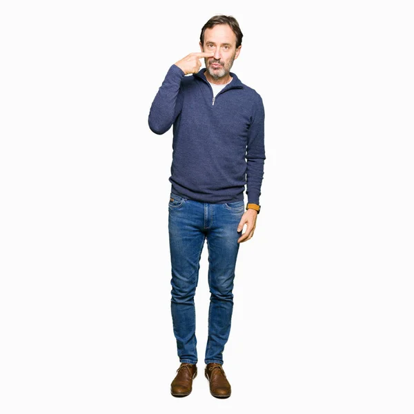 Hombre Guapo Mediana Edad Con Suéter Señalando Con Dedo Mano — Foto de Stock