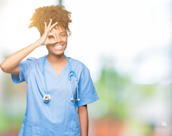 Jeune Femme Médecin Afro Américaine Sur Fond Isolé Faisant Geste — Photo