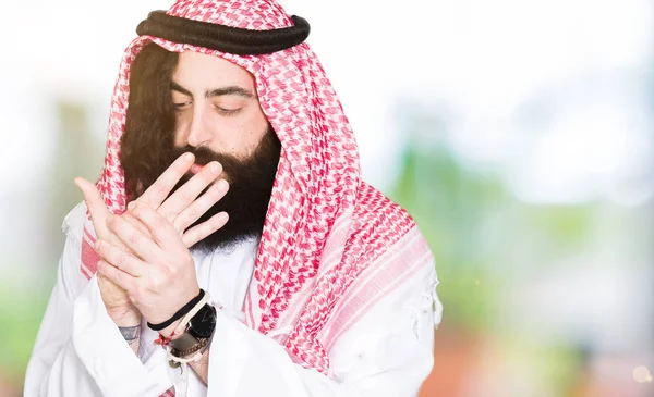 Arabský Obchodník Dlouhými Vlasy Nosí Tradiční Palestinou Šátek Utrpení Bolesti — Stock fotografie