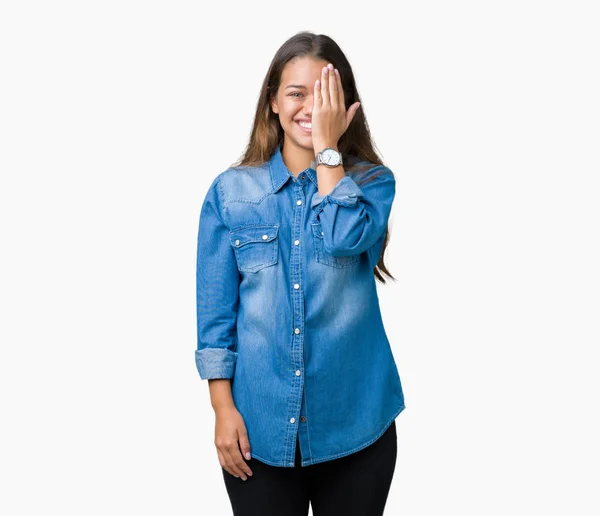 Mladá Krásná Bruneta Žena Nosí Modré Džínové Košile Izolované Pozadí — Stock fotografie