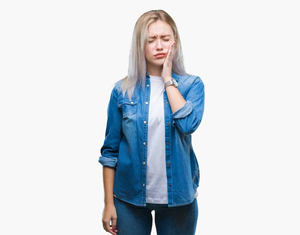 Junge Blonde Frau Über Isoliertem Hintergrund Berührt Mund Mit Hand — Stockfoto