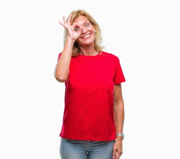 Μέσης Ηλικίας Ξανθιά Γυναίκα Απομονωμένη Φόντο Κάνει Εντάξει Χειρονομία Χέρι — Φωτογραφία Αρχείου