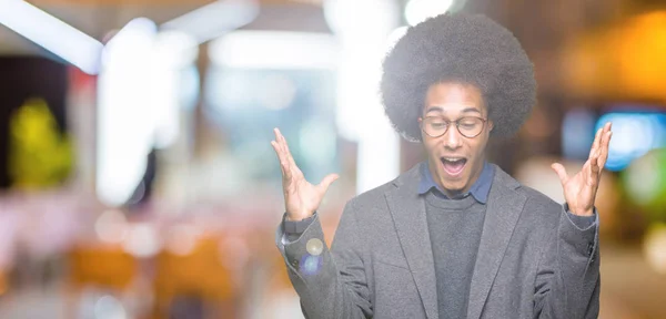 Giovane Uomo Affari Afro Americano Con Capelli Afro Indossa Occhiali — Foto Stock